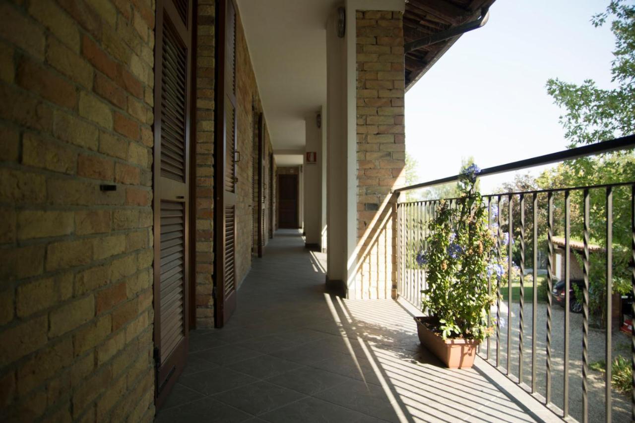 Villa Cascina Dani à Agliano Terme Extérieur photo
